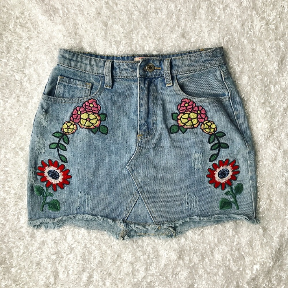 Embroidered denim mini skirt